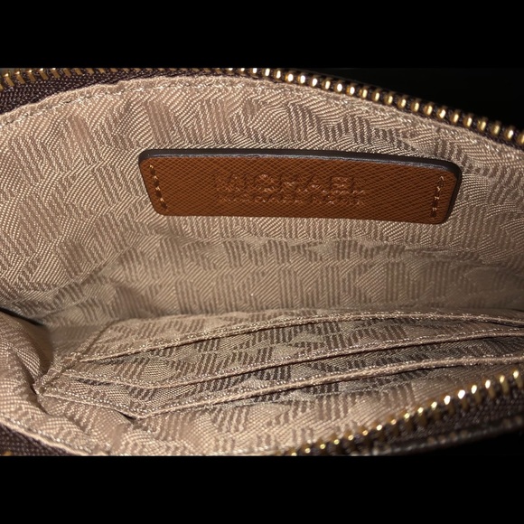 Michael Kors Wristlet,Size approx-7 5/8” x 4” - Picture 4 of 7